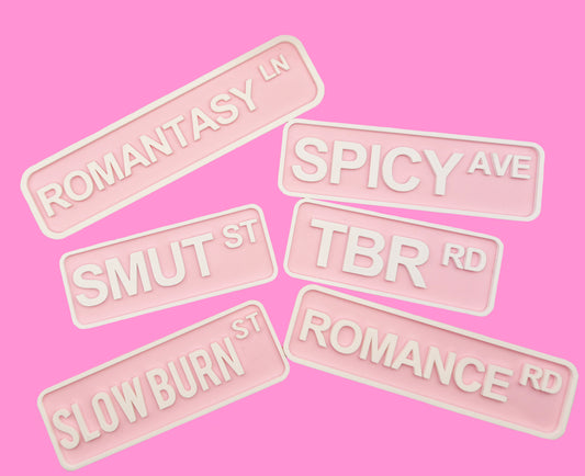 Book lover's bookshelf sign