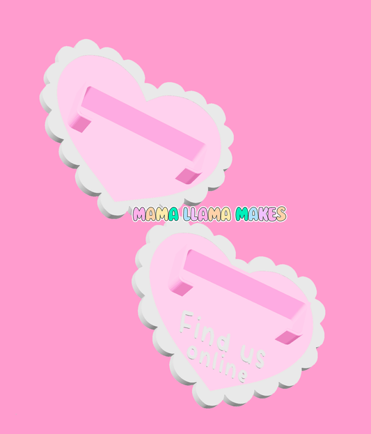 Scolloped love heart business card holder